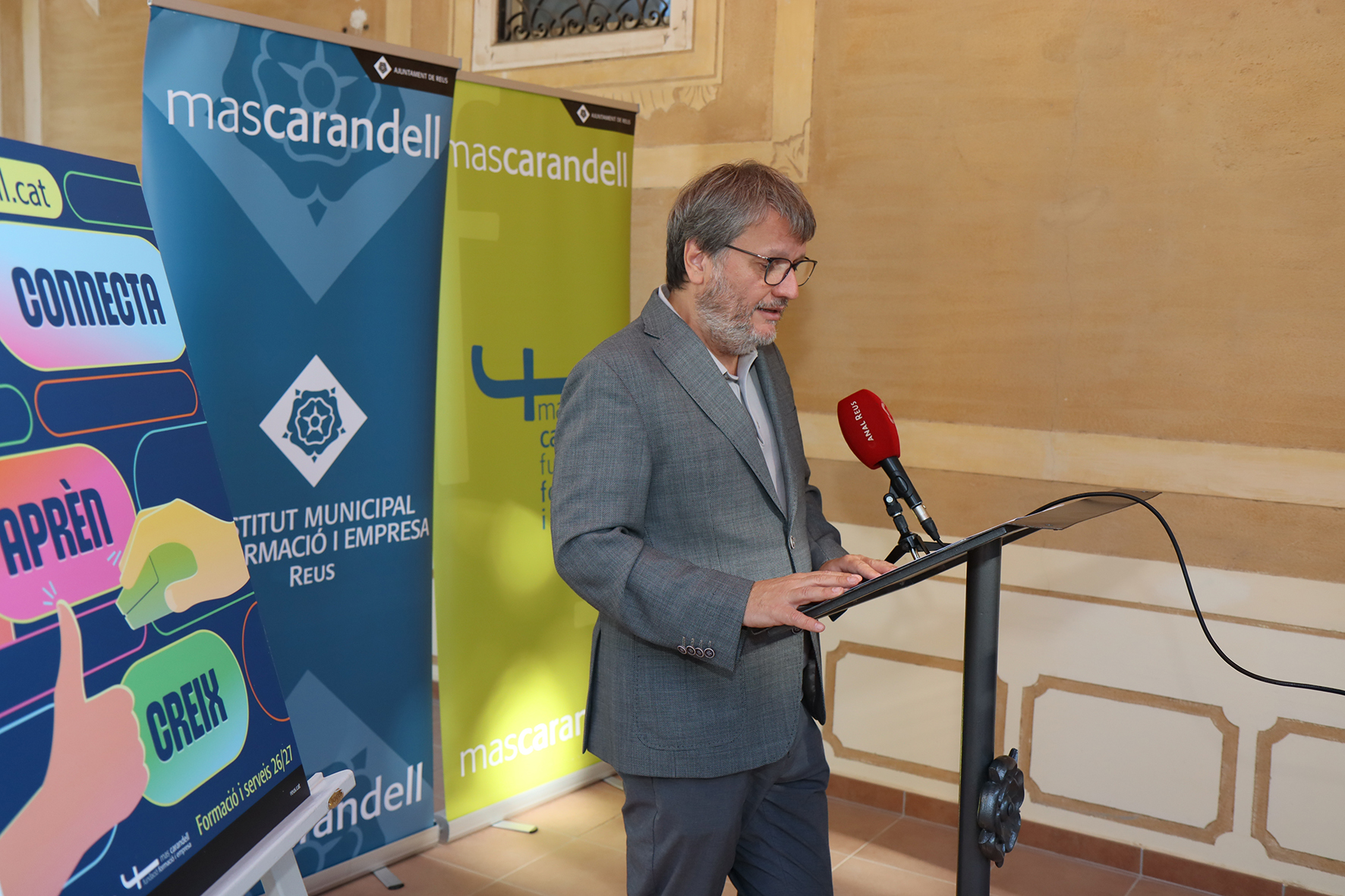 Imatge de la noticia : Connecta, Aprèn, Creix:...